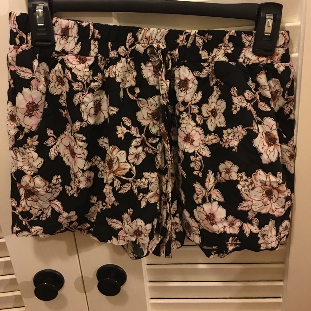 Cute floral high waisted shorts